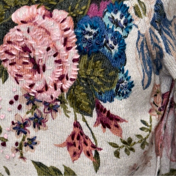 Angel of the North Winter Bouquet Sweater - Picture 12 of 13